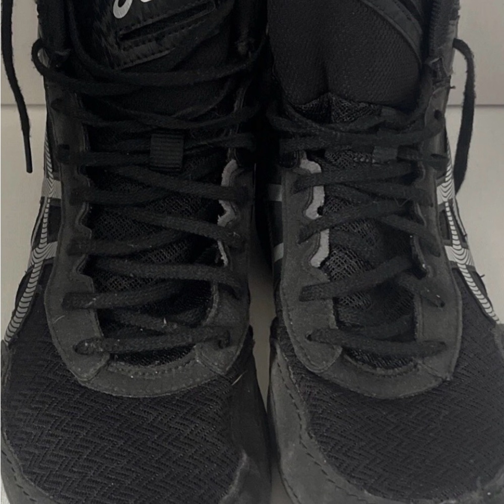 Asics Black Athletic Shoes Sleek Design Mesh Upper